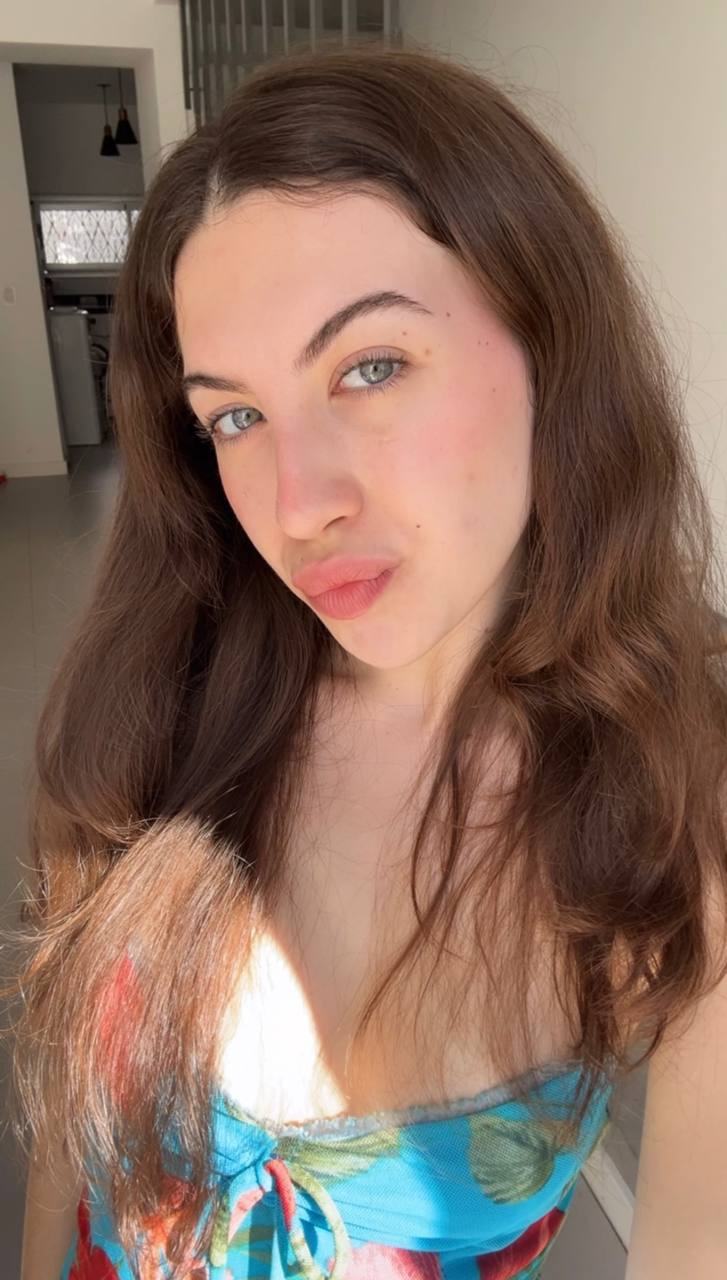 Nude girl Amber in Anandeua