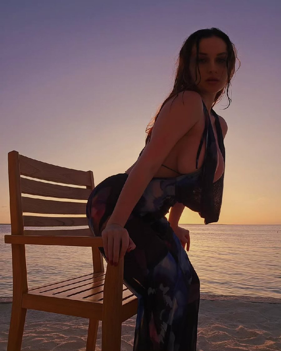 Sexy girl Miranda Faith nude in Anandeua