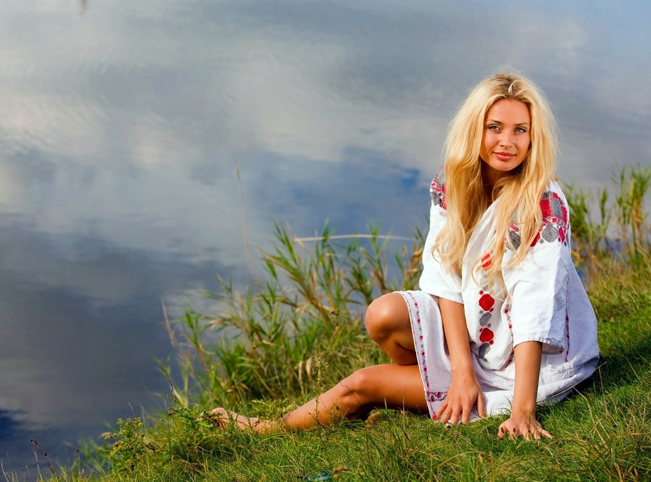 Sexy girl Slavic girls in Anandeua