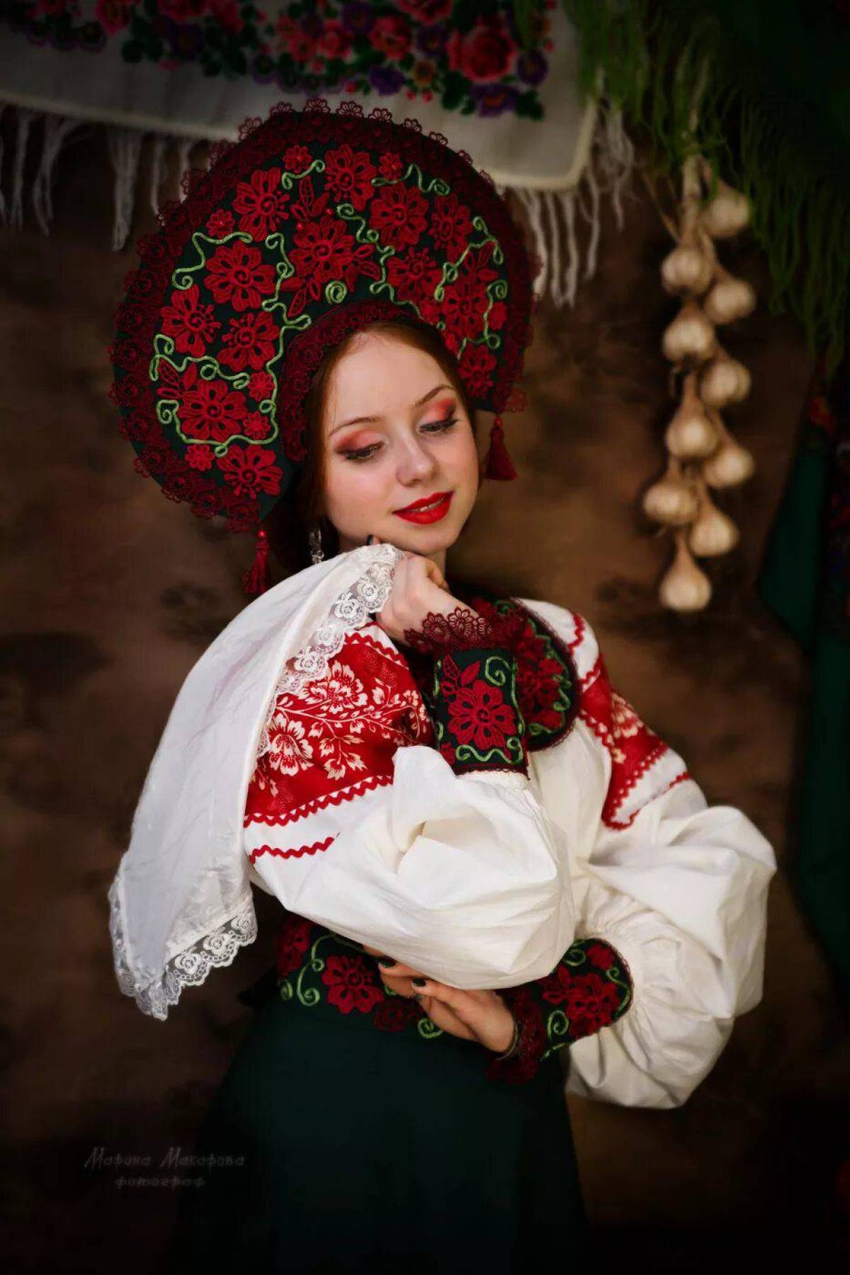 Women in Slavic costumes underwear in Anandeua