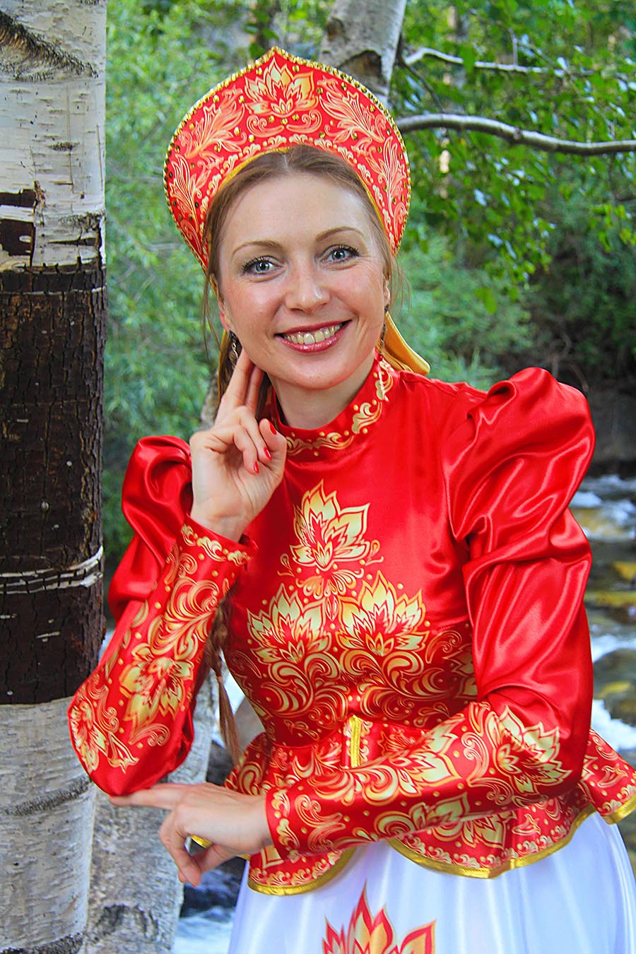Women in Slavic costumes in Anandeua