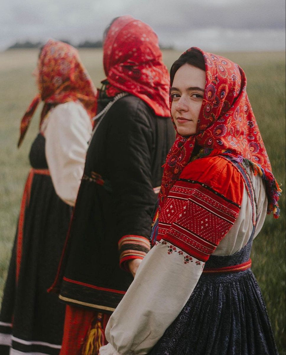 Women in Slavic costumes in Anandeua
