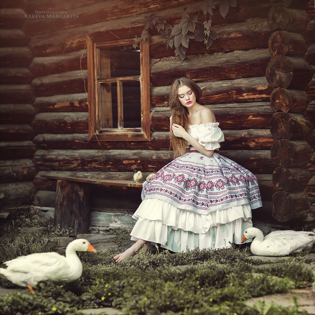 Women in Slavic costumes in Anandeua
