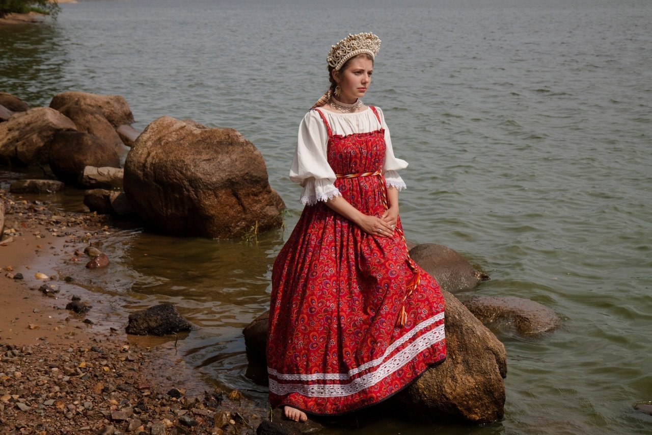 Women in Slavic costumes in Anandeua
