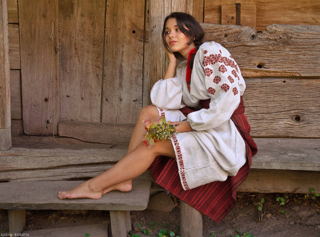 Women in Slavic costumes in Anandeua