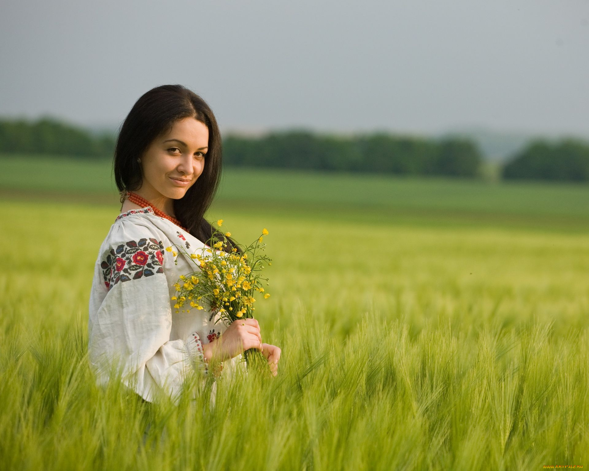 Women in Slavic costumes in Anandeua