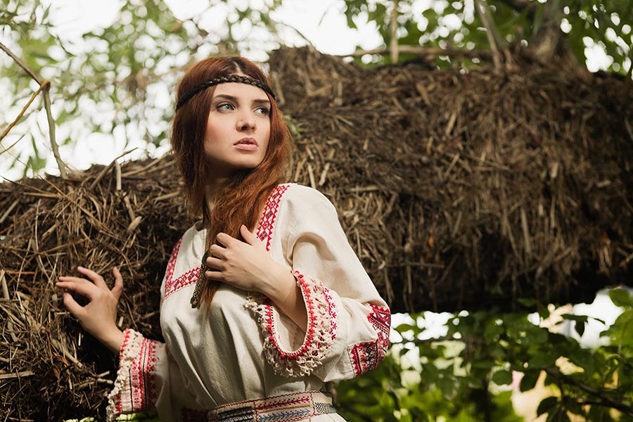Women in Slavic costumes in Anandeua