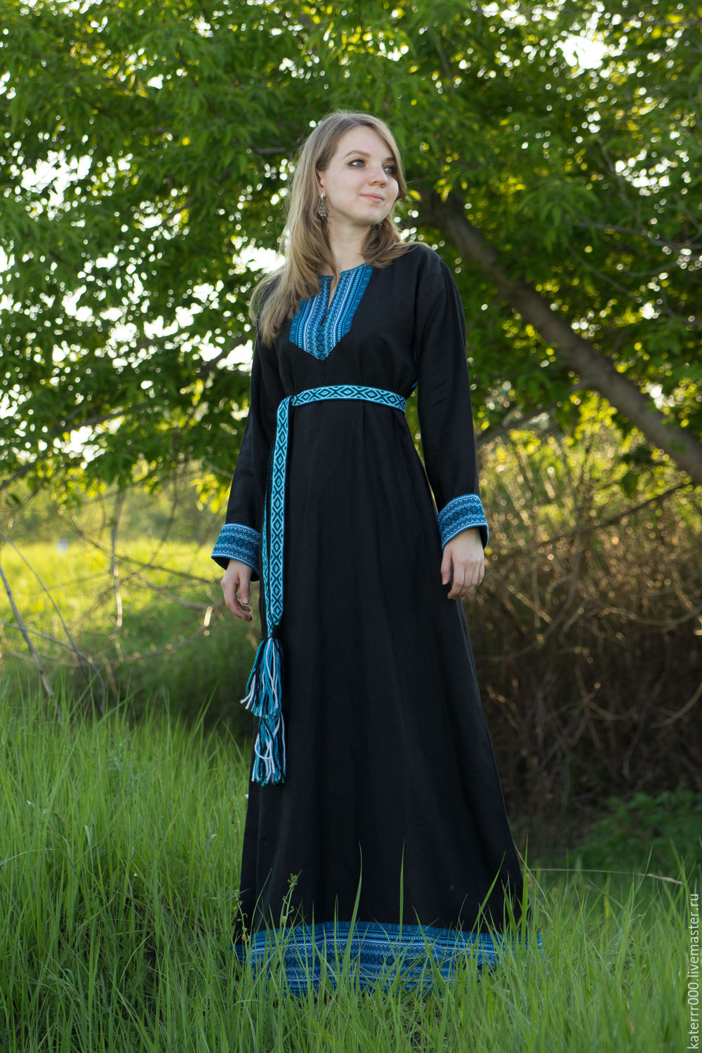 Women in Slavic costumes in Anandeua