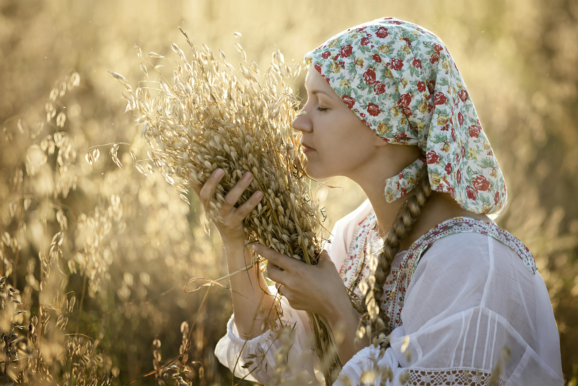 Photo Women in Slavic costumes in Anandeua