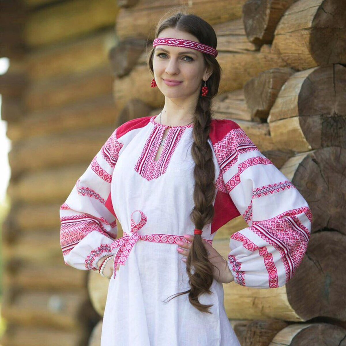 Girls in Slavic costumes in Anandeua