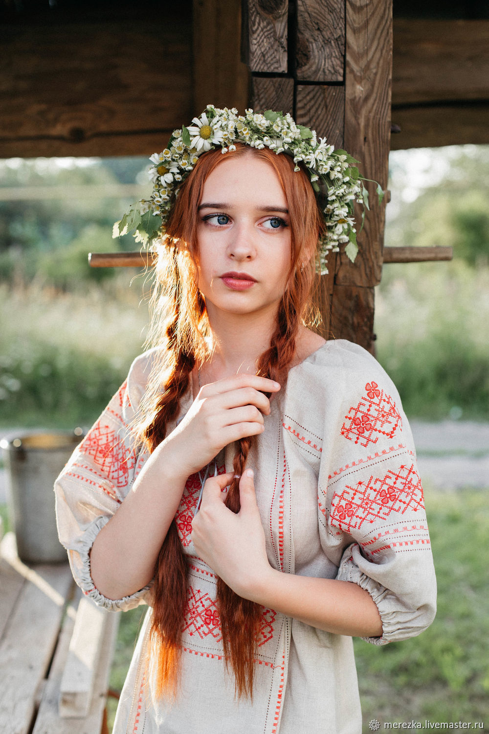 Girls in Slavic costumes in Anandeua