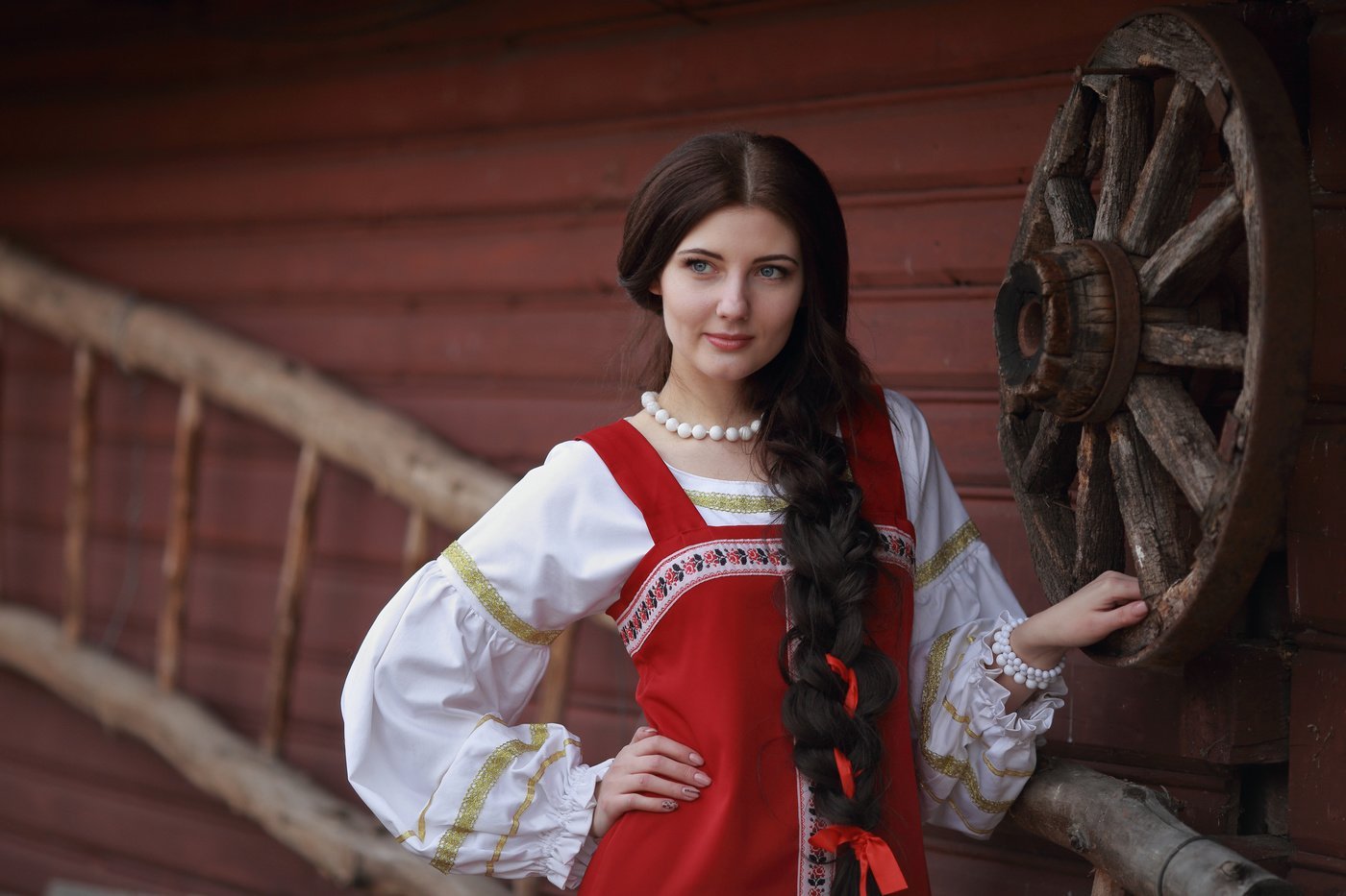 Girls in Slavic costumes in Anandeua