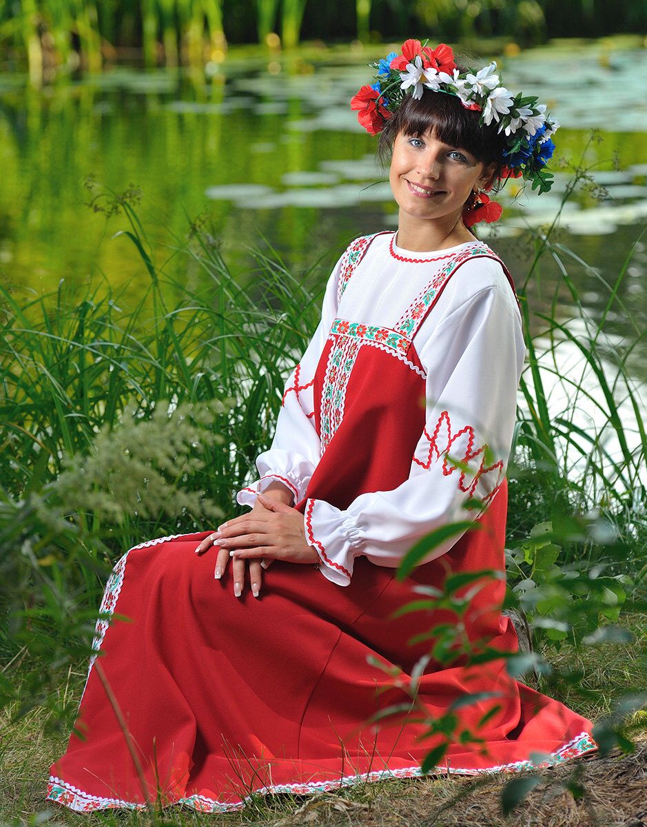 Beautiful girl Girls in Slavic costumes in Anandeua