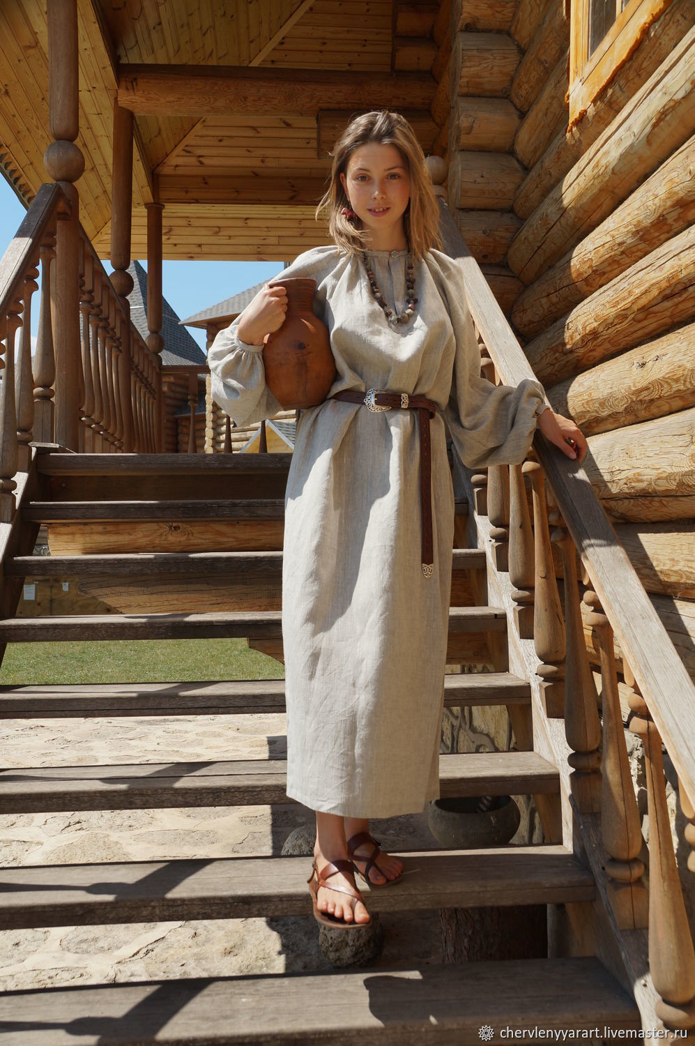 Girls in Slavic costumes in Anandeua