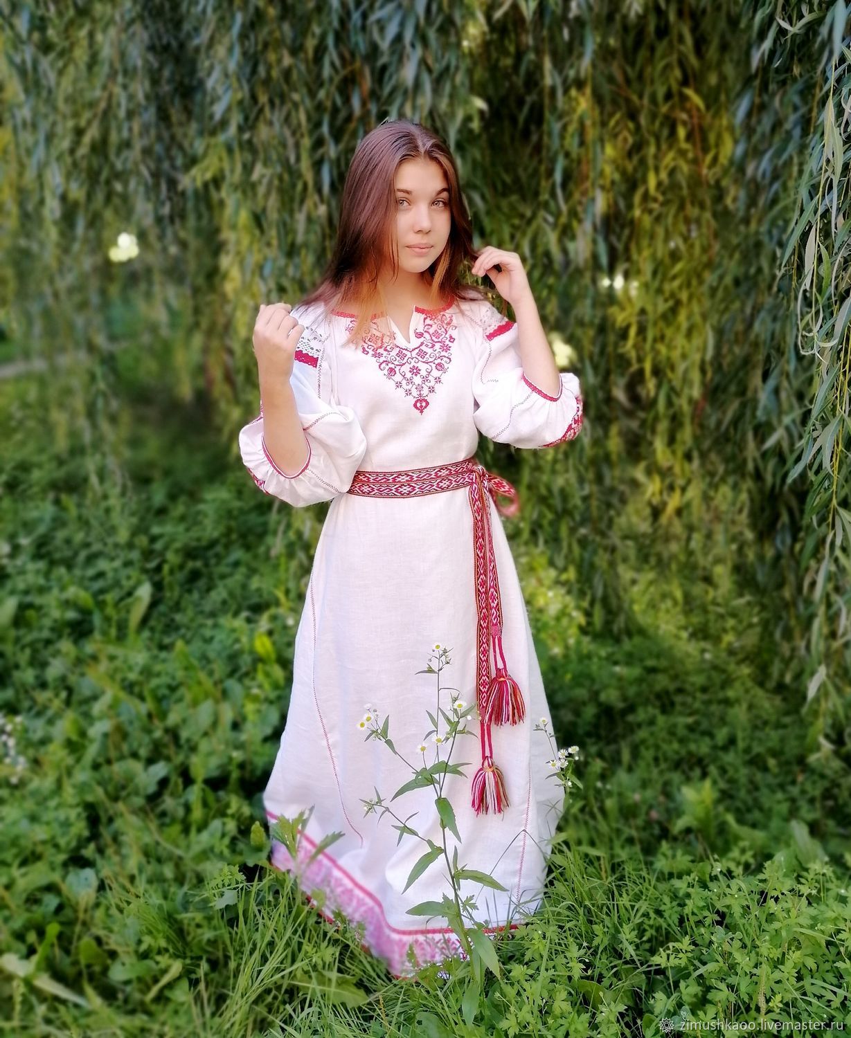 Girl Girls in Slavic costumes in Anandeua