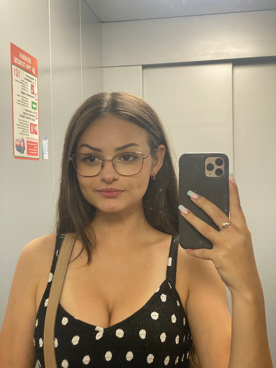 Sexy model Stacy in Anandeua