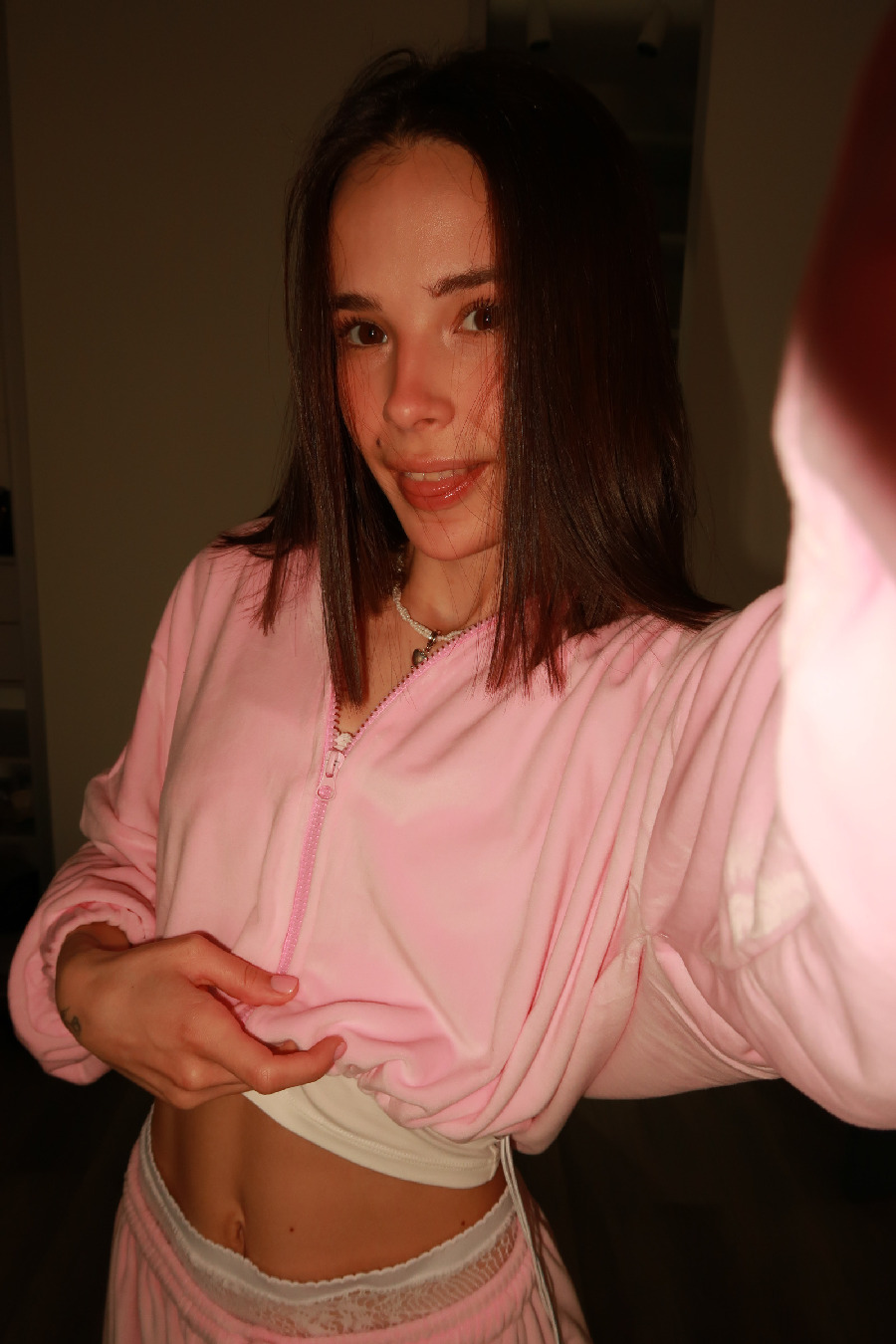 Tina brings the glow — live moments in Anandeua