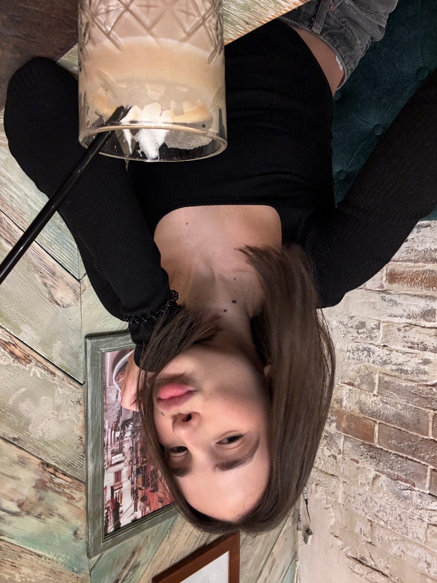 Fresh photos, fresh mood — Tina online in Anandeua